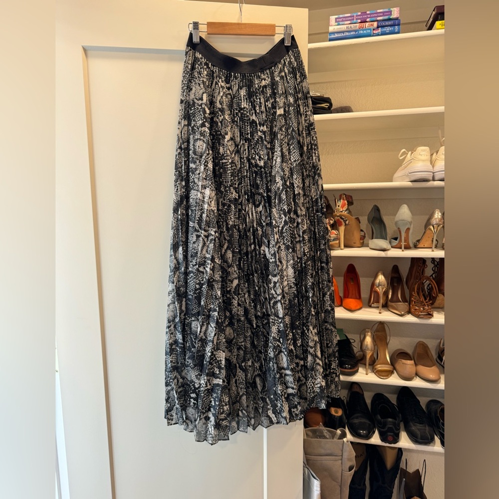 Bcbg pleaded accordion skirt